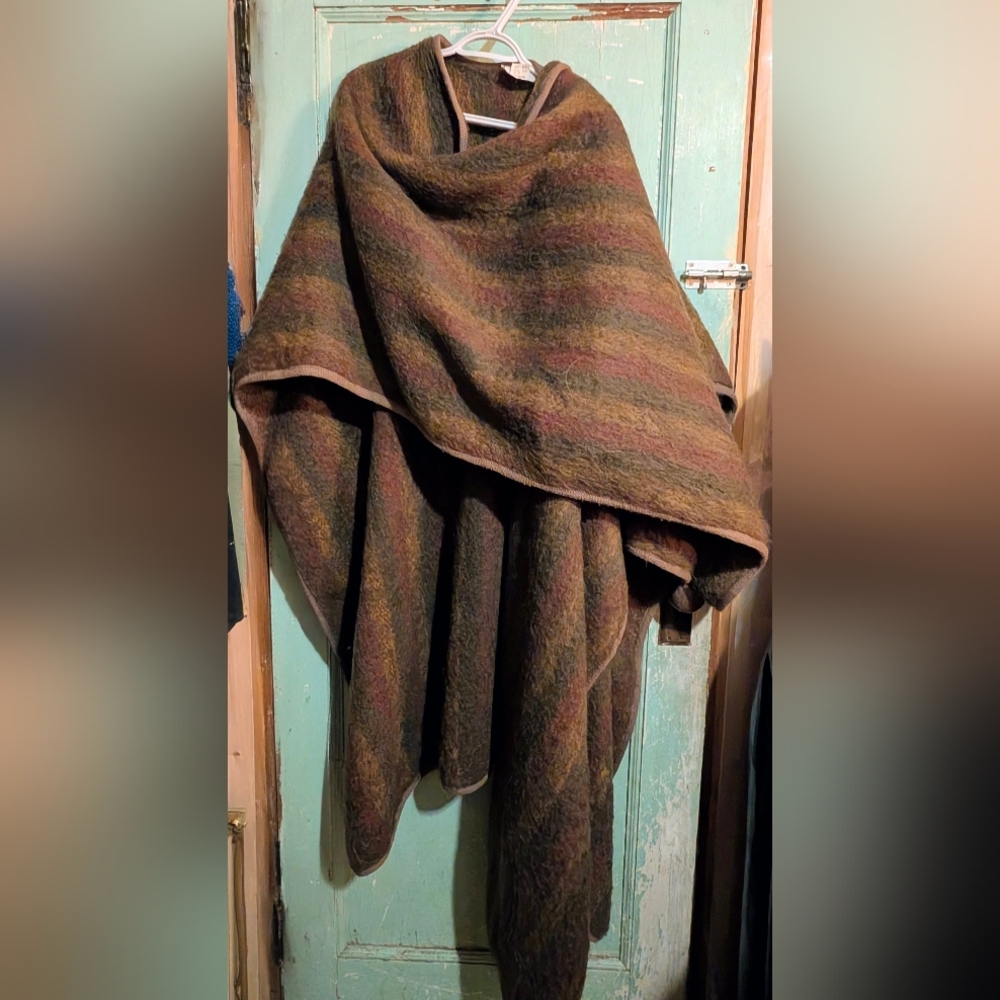 Vintage ALFRED SUNG 100 % Wool  Cloak in Earth Tones